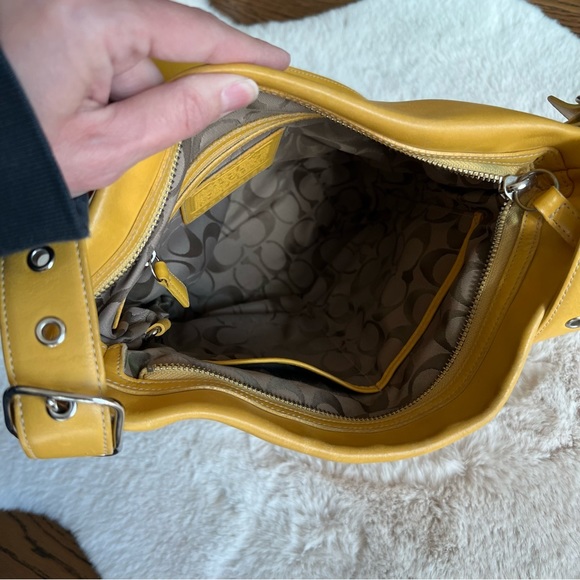 COACH Vintage Soho Leather Duffle Bag in Yellow #9186 - Picture 4 of 17